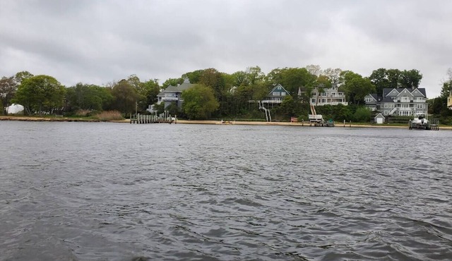 Spectacular waterfront w/private Beach 5 BR Island Heights