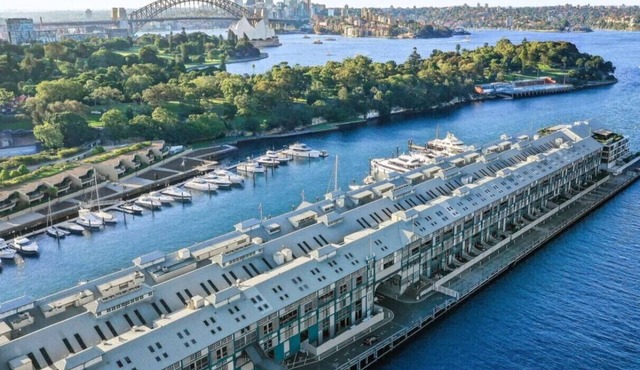 Spectacular Waterfront with Cosmopolitan Lifestyle