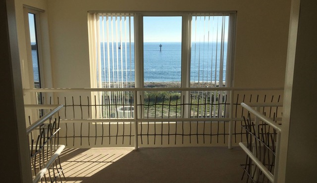 Spectacular Water-Front Beach House In Point Roberts Marina Neighborhood