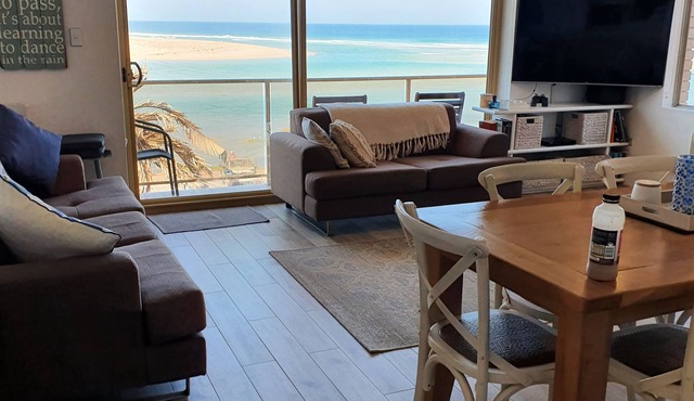 Spectacular Waterfront apartment. Best location in The Entrance.