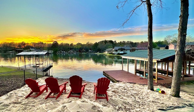 Spectacular Waterfront Beach House w/Dock, Hot Tub, Wifi, H2O Toys & Location!