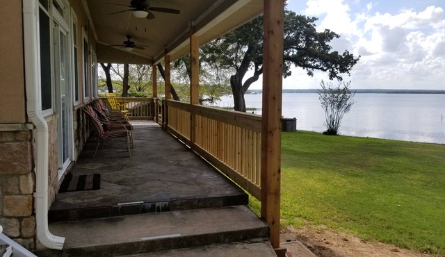 Spectacular Waterfront Lake House 8 Miles NW of Downtown Fort Worth!