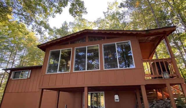 Spectacular waterfront setting, comfy cabin