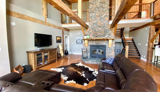 Spectacular Waterfront Escape: Experience Timber Frame Tranquility