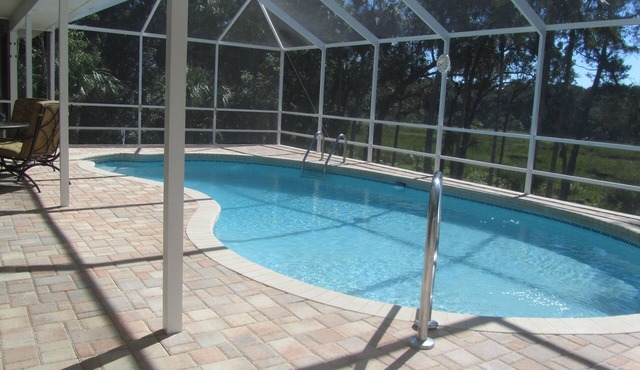 Spectacular Waterfront Home! W/Pool, Dock, Kayaks,Canoe,Bikes! Quick to Gulf