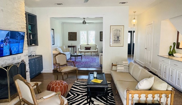 Spectacular Westlake Home w/Private Pool - Backyard Oasis
