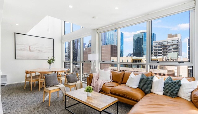 Spectacular William St Apartment - Sleeps 12