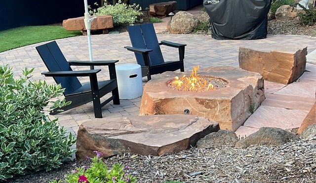 Spectacular Yard Fire Pit 3 Blocks to Dwntn Williams Rt 66 Guest Favorite