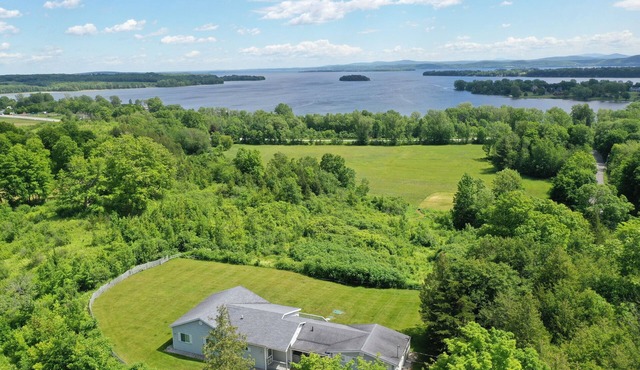 SPECTACULARLY SCENIC ISLAND ESTATE WITH HOTEL AMENITIES
