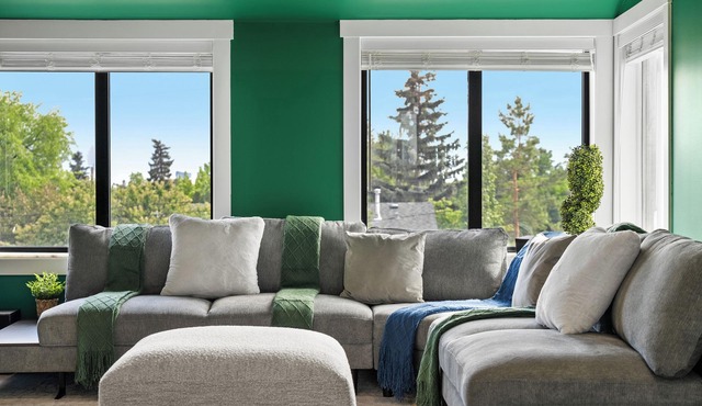 *Spectacularly Spacious* 6-Person Sauna |Rocket-ship|Game-Room|Hammock