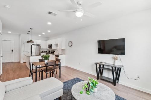 Spectra Parks 7310, Stunning Austin Oasis