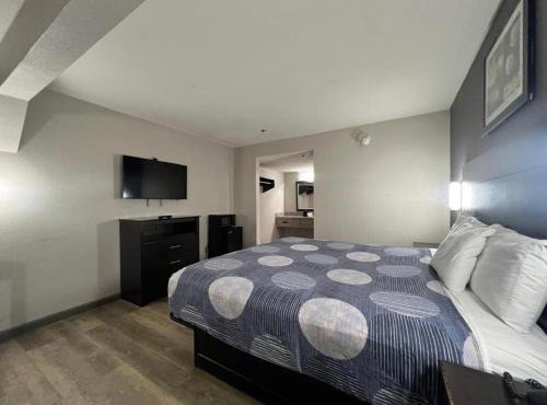 Speedway Inn & Suites