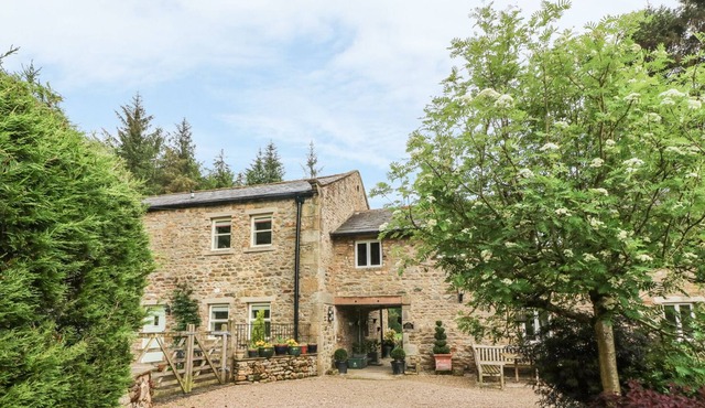 SPEN HOUSE, pet friendly, luxury holiday cottage in High Bentham