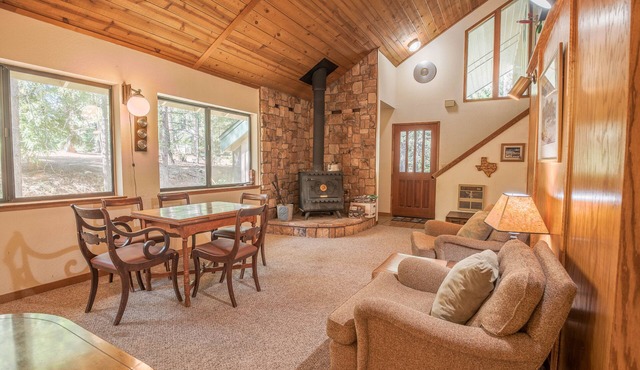 Spencer Cabin - Summer Pool Access!