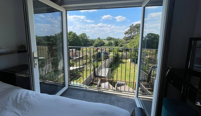 Spencer Square- A lovely 2 bedroom property in Bocking with cats