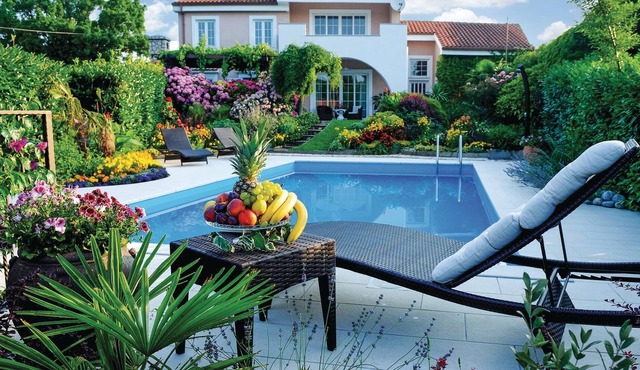 Spend a dream vacation in this exceptionally beautiful vacation home with a beautifully landscaped g