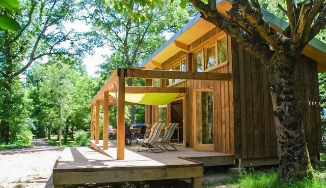 Spend a lovely break close to nature in this holiday home with access to the pool.