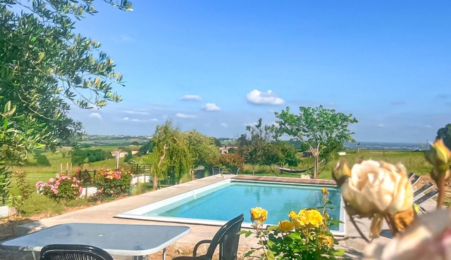 Spend a peaceful holiday in this holiday home in relaxed surroundings.