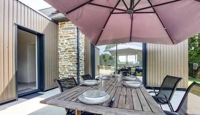 Spend a peaceful holiday in this stylishly renovated holiday home.