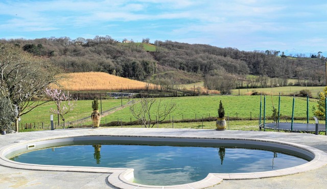 Spend a relaxing and romantic holiday in this charming house.