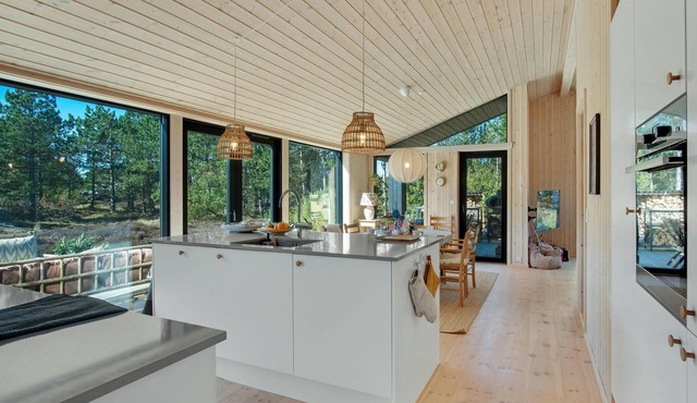Spend a relaxing vacation in this inviting vacation home in an idyllic location.