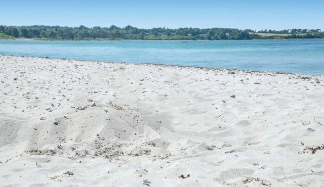 Spend a relaxing vacation with the family near the water!