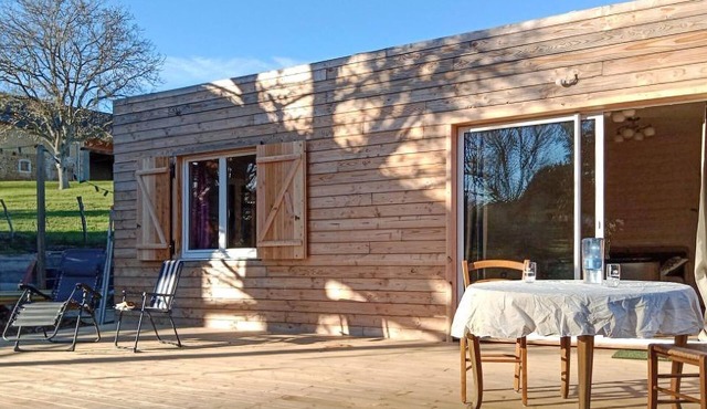 Spend a relaxing vacation in this inviting cottage!