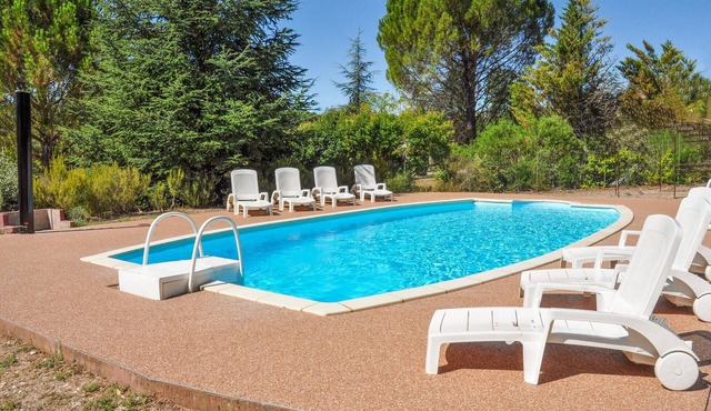 Spend a relaxing vacation in the vacation home with pool access and fantastic views.