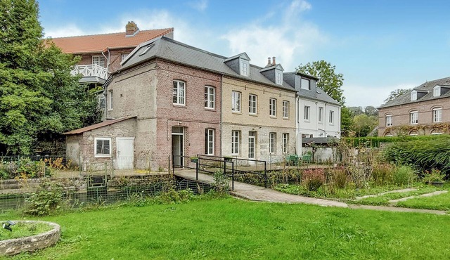 Spend a wonderful vacation in a comfortable vacation home with historical flair.