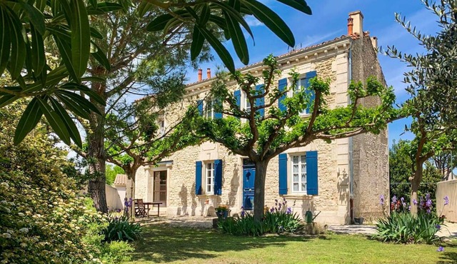 Spend a wonderful time in this charming property with wonderful garden.