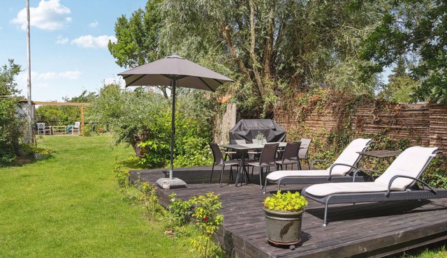 Spend a wonderful vacation in this comfortable cottage overlooking the sea from the property.