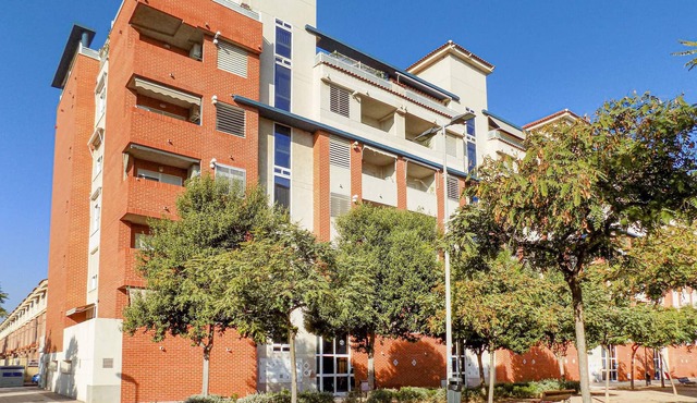 Spend an unforgettable vacation in this inviting apartment, from which you can walk to the beach.