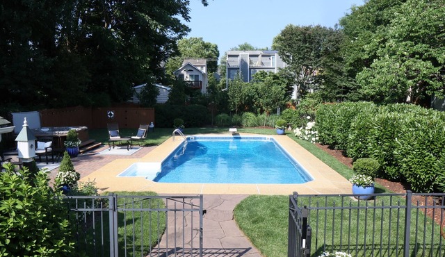 Spend Commissioning Week Here: Walk to Yard, Pool, Hot Tub, Kayaks, and more.