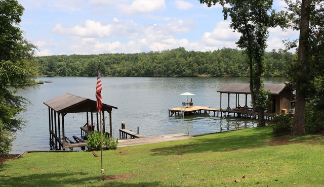 Spend Lake Daze at Lake Sinclair retreat w/renovated basement and private dock!