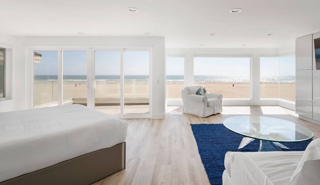 Spend the Holidays with us at Crystal Palace a Luxury Coastline Home!