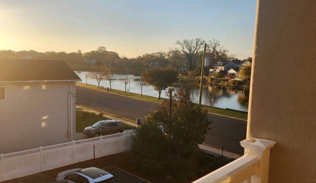 Spend the spring and summer 2025 in Bradley Beach.