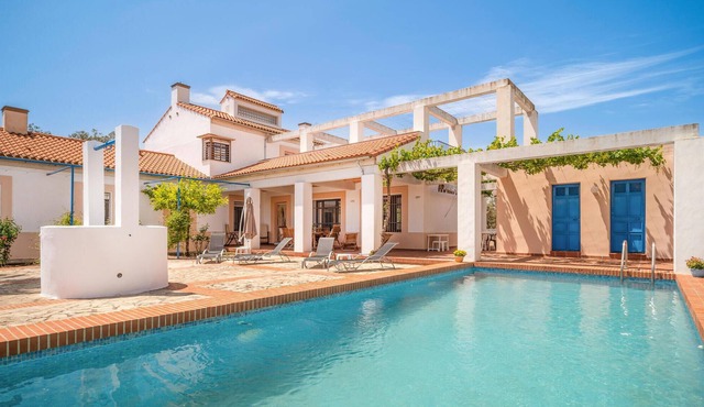 Spend the vacation in this inviting cottage in a beautiful location.