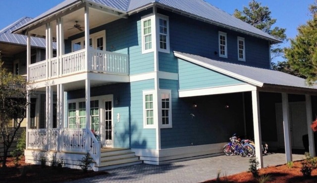 Spend winter Holidays w/Us - 2 Masters Near Beach Close to restaurants shopping