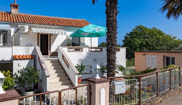 Spend your annual vacation in Risika, on the east coast of Krk, where this functionally furnished va