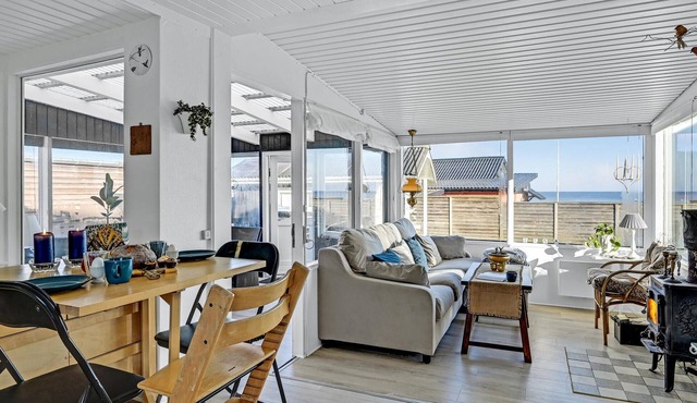 Spend your holiday in this holiday home on Djursland, just a few metres from the beach.