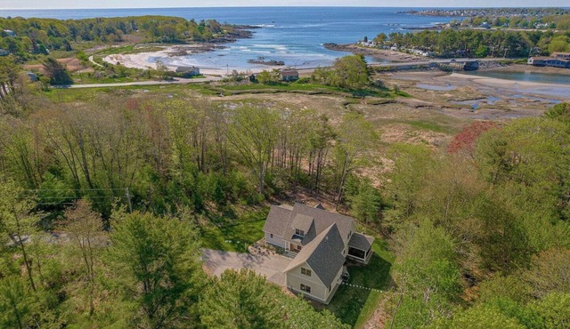 Spend your holidays by the Sea. What a beautiful opportunity to stay and celebrate in Maine.
