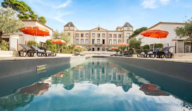 Spend your vacation in the dreamlike Chateau de la Redorte.