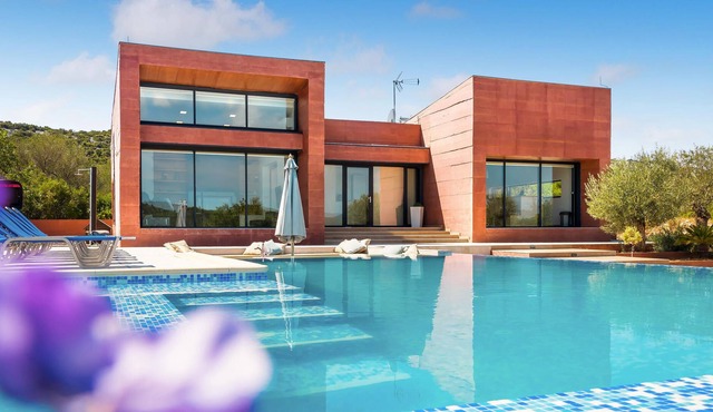 Spend your vacation in this luxurious villa with unusual and unique interior.