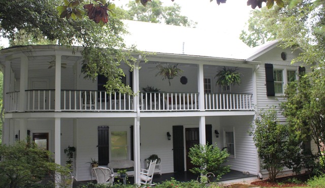 Spend Your Vacation In A Real Southern Hotel