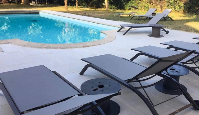 Spendid property with wooded park, swimming pool. 19 beds spread over two houses