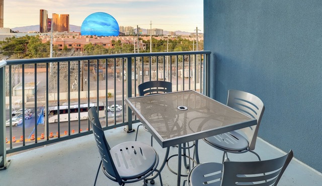 Sphere View, Near Dining & Nightlife: Luxe Condo