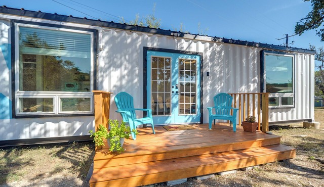 Spicewood Luxury Container: 8 Mi to Lake Travis!