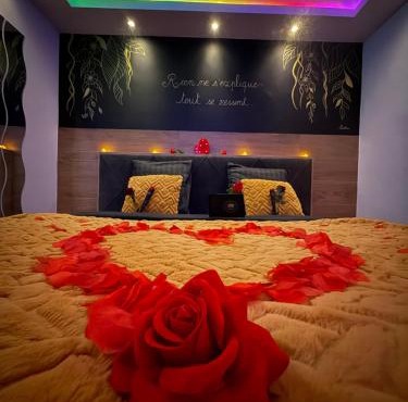 SPICY LOVE - proche Nice et Cannes - Jacuzzi privatif - French Riviera - luxe - suite romantique