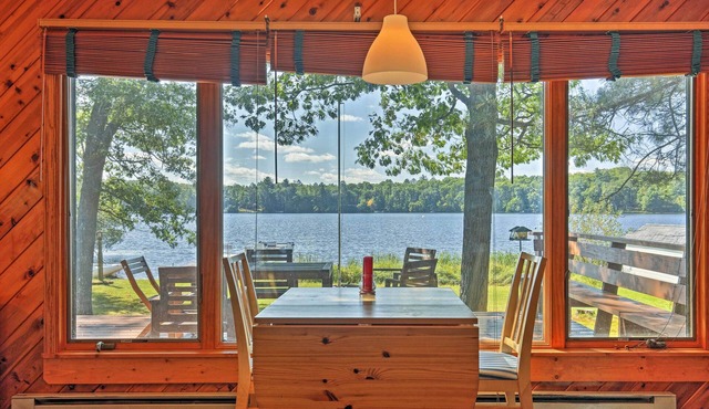 Spider Lake Cabin: Boathouse, Canoe, Deck & Sauna!