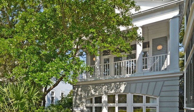 Spin Echo Cottage: Crisp & Bright, 2 Bedroom Cottage, Sleeps 4 in Seaside FL!